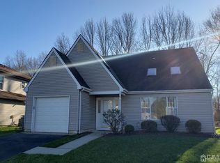 5 Chamberlain Ct, Old Bridge, NJ 08857