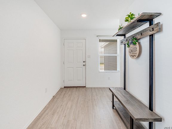 3rd image of 5119 Hornbeck Hts