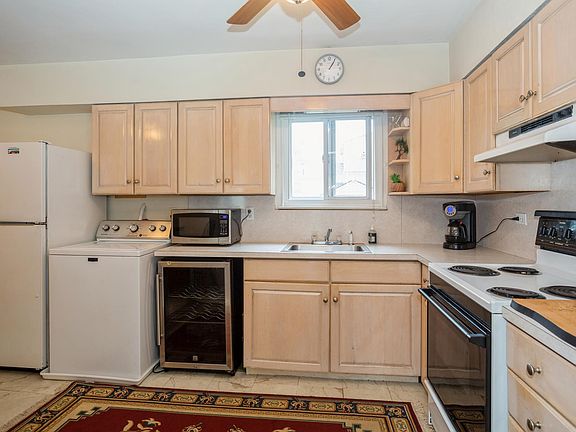 3rd image of 15 Halsey St