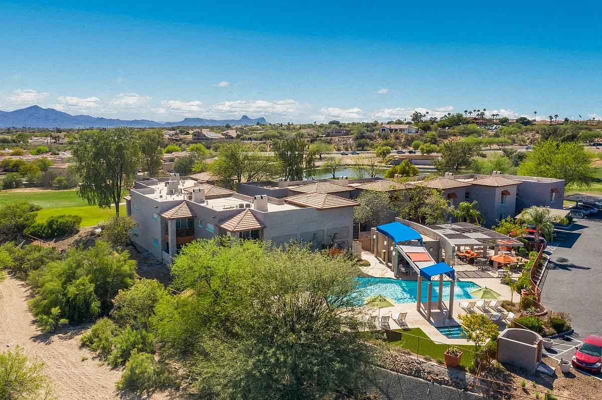 Building Photo - Golf Villas Apartments