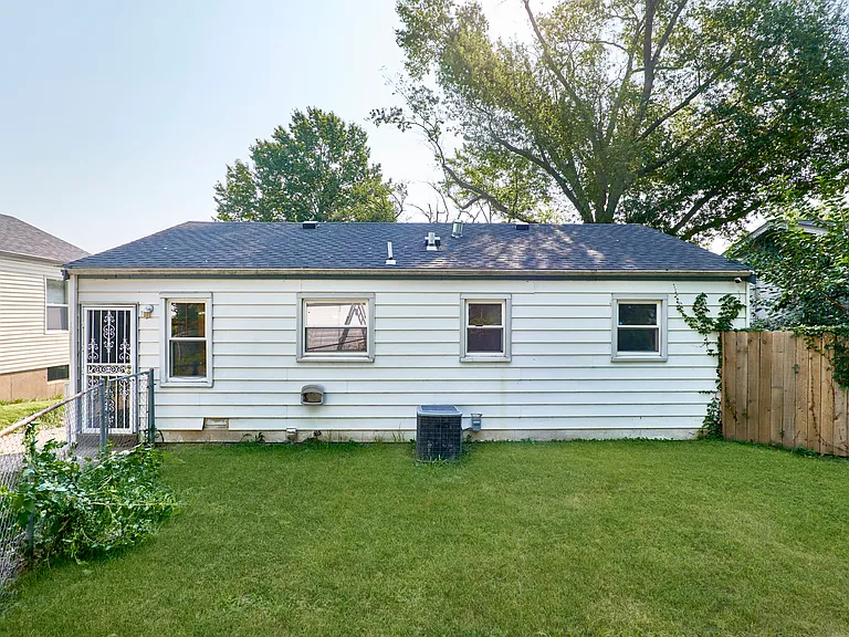 615 Superior Dr — Photo 35