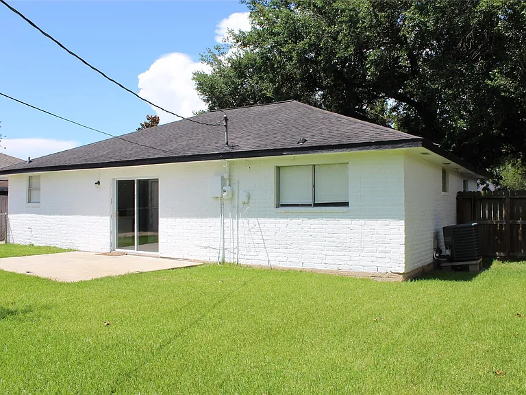 210 Brigadoon Ln — Photo 26