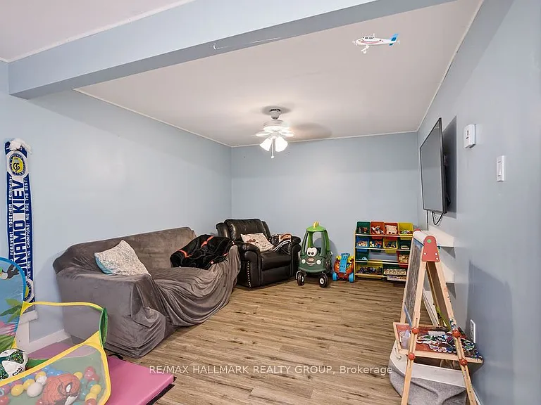 67 Grady Cres — Photo 42