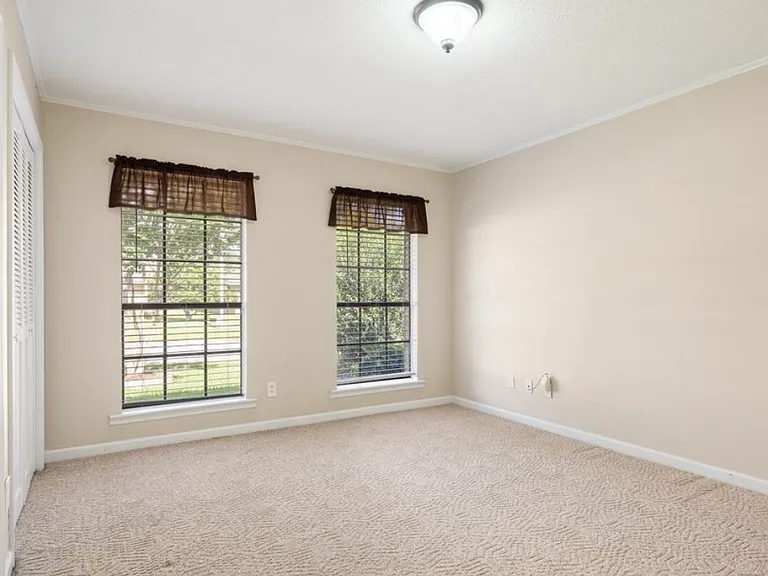 321 Orgeron Dr — Photo 7