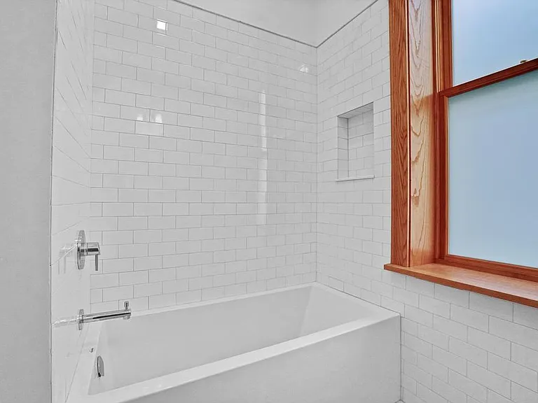 662 W Wellington Ave #3E — Photo 16