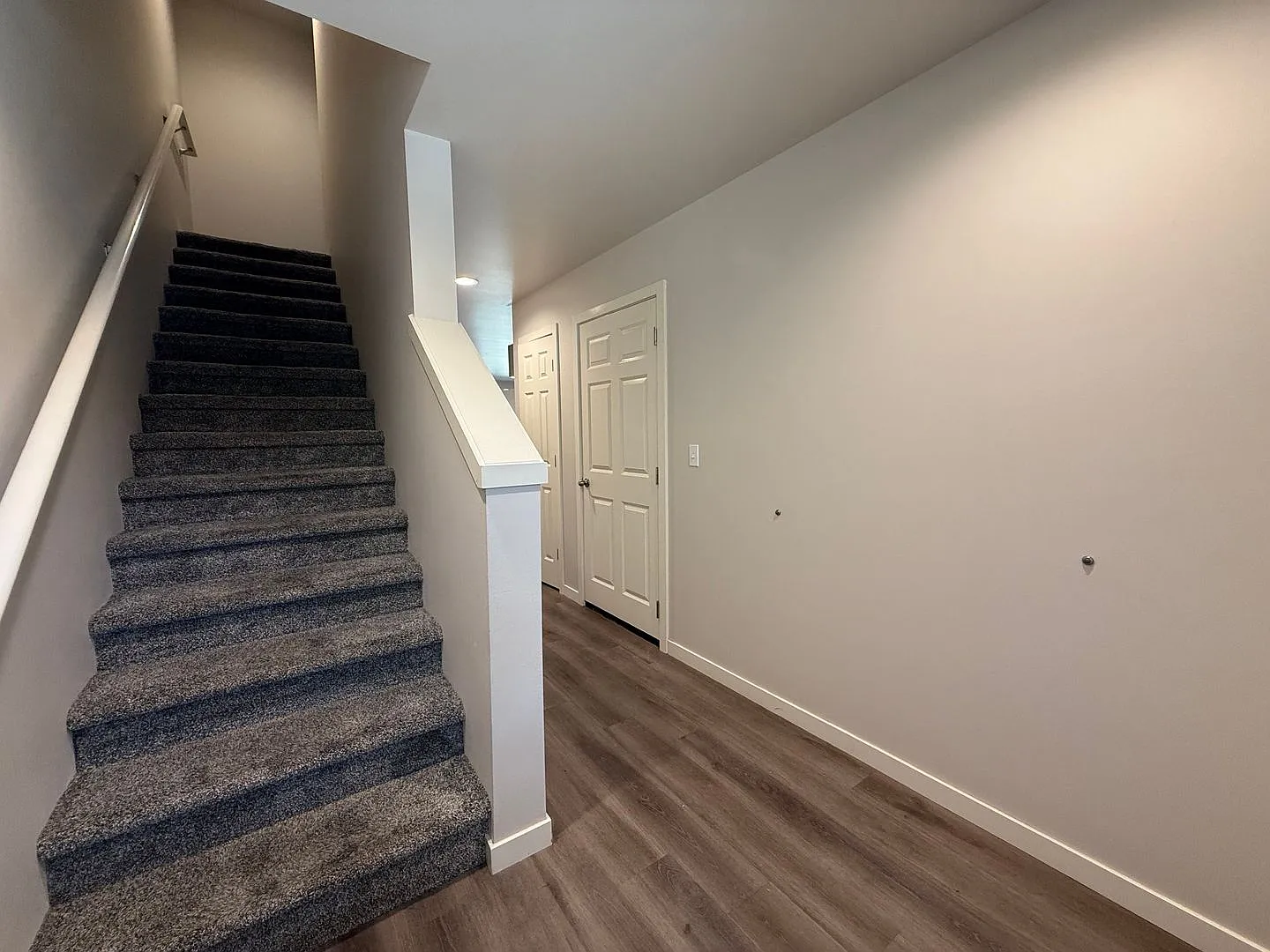 Charming 2 Bedroom Townhome - Half Off First Months Rent! — Photo 2