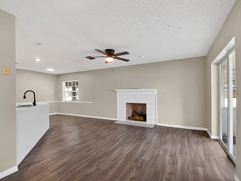 802 Arietta Cir N — Photo 9