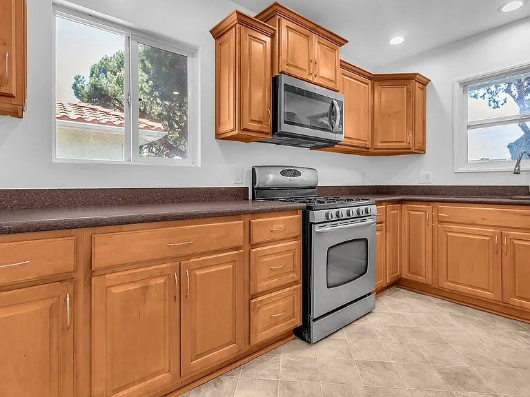 1833 Lees Ave — Photo 11