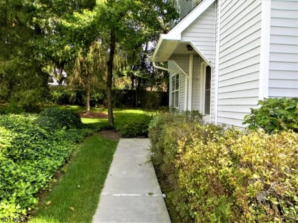 21 Winding Brook Rd #301, Hamburg, NJ 07419