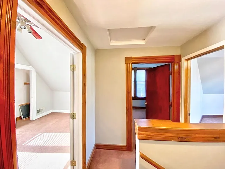 2925 N Maryland Ave — Photo 9