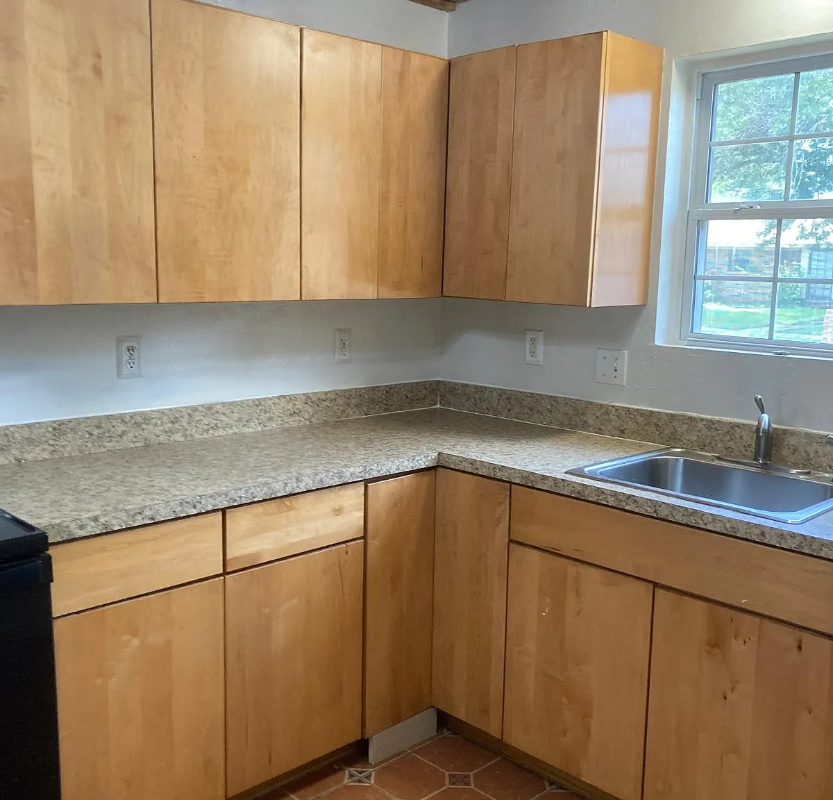 2 bed, 1000 sqft, $1,349 — Photo 2