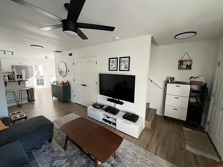 2676 W Ona St — Photo 2