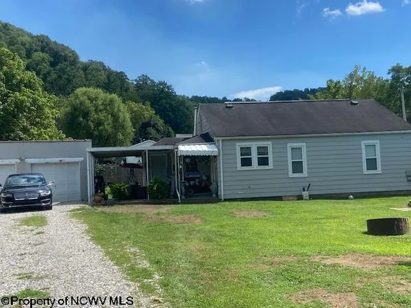 226 Bridge St, Lumberport, WV 26386