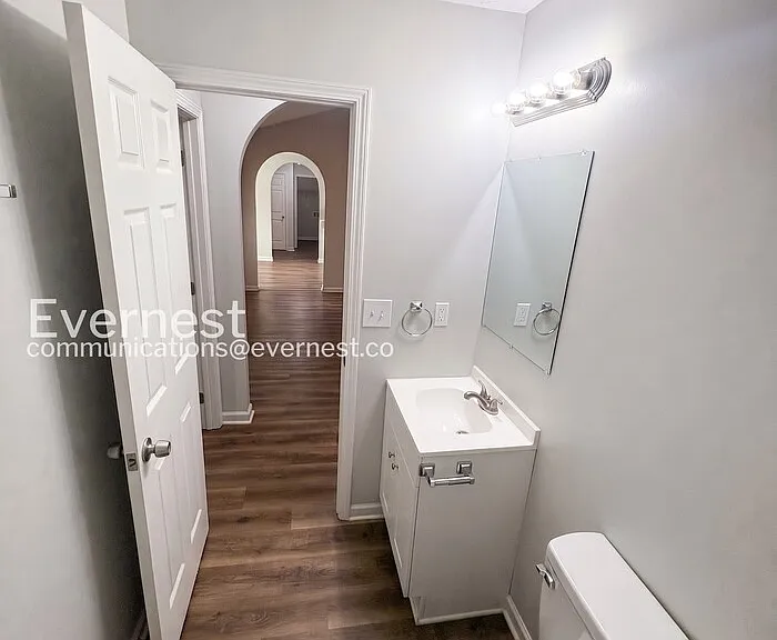 908 Castle Ct — Photo 8
