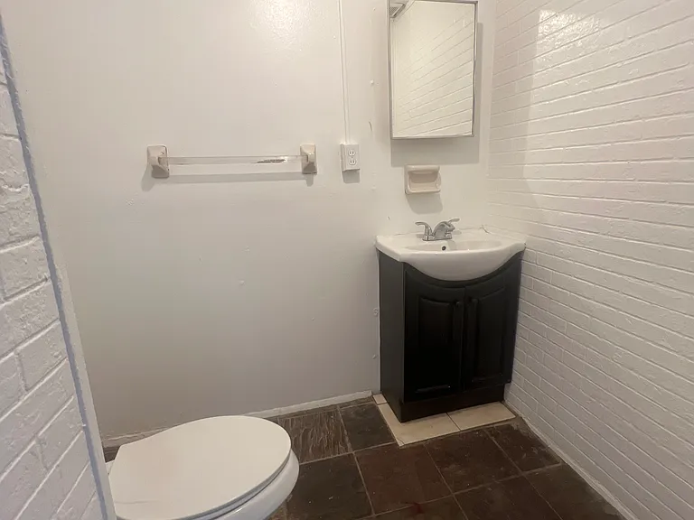 818 Summit Ave — Photo 3