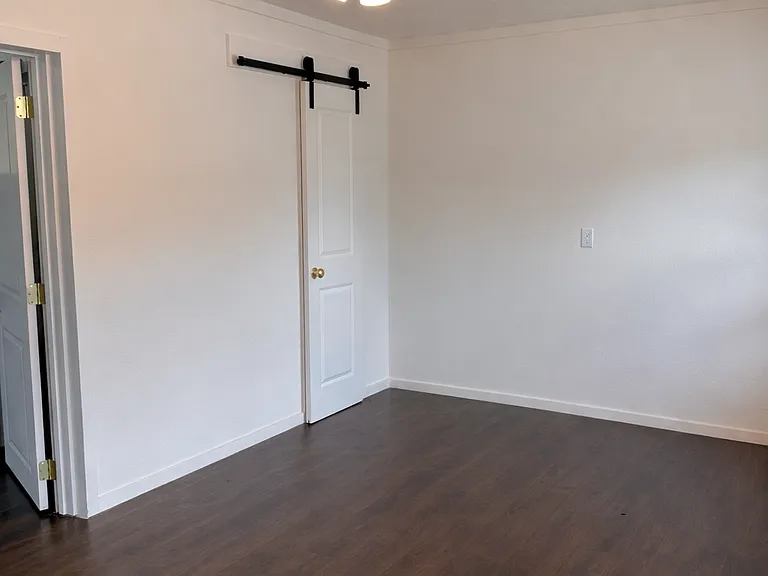 Alvin Apartments — Photo 18