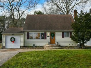 1548 Potter Blvd, Bay Shore, NY