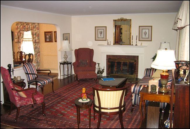 2nd image of 820 Bernard Pl