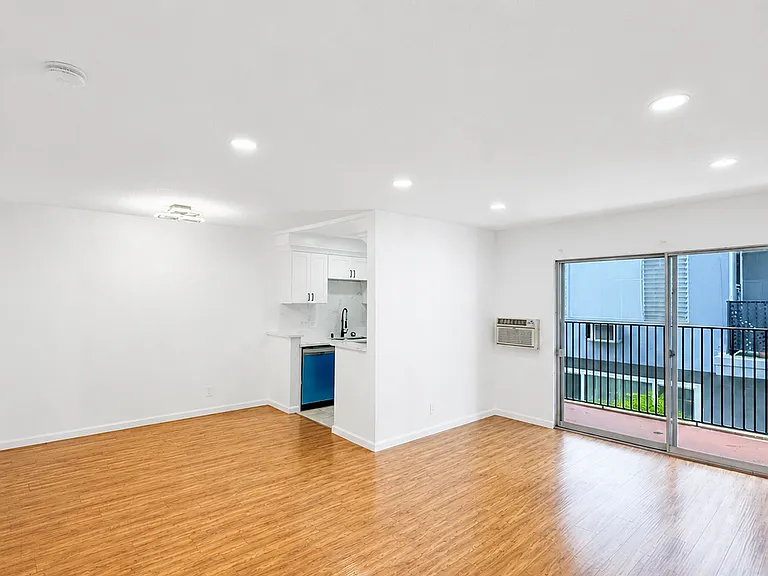 1037 N Genesee Ave #9 — Photo 2