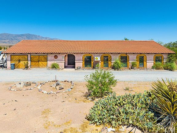 3rd image of 691 Desert Trail Way