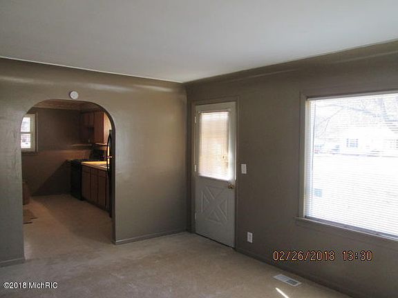 5th image of 15424 Pine St