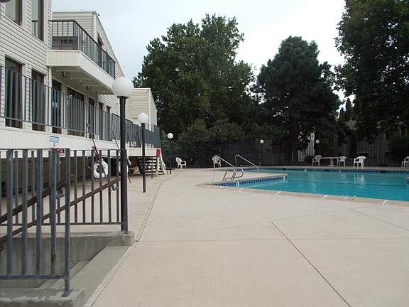 3rd image of 31 Lakeshore Dr NE