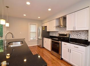 11 Jermyn Ct, Sterling, VA 20165