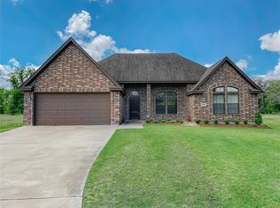 650 Mill Rd, Angleton, TX 77515