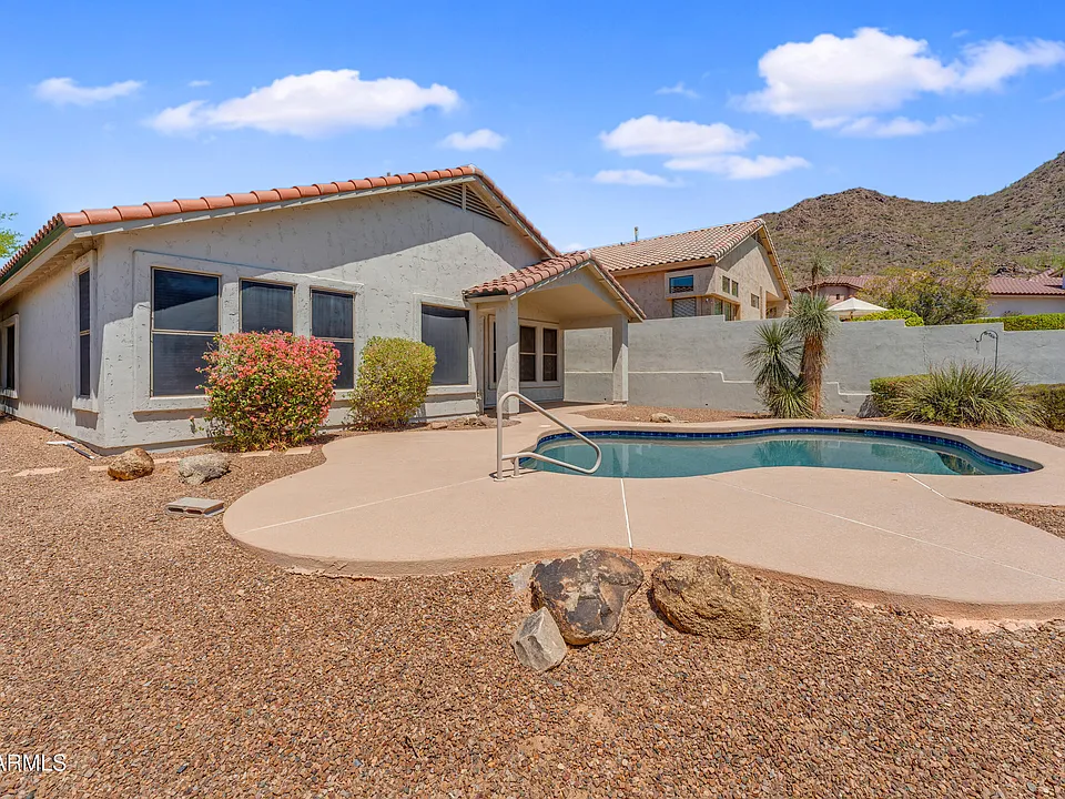 13867 E Paradise Ln