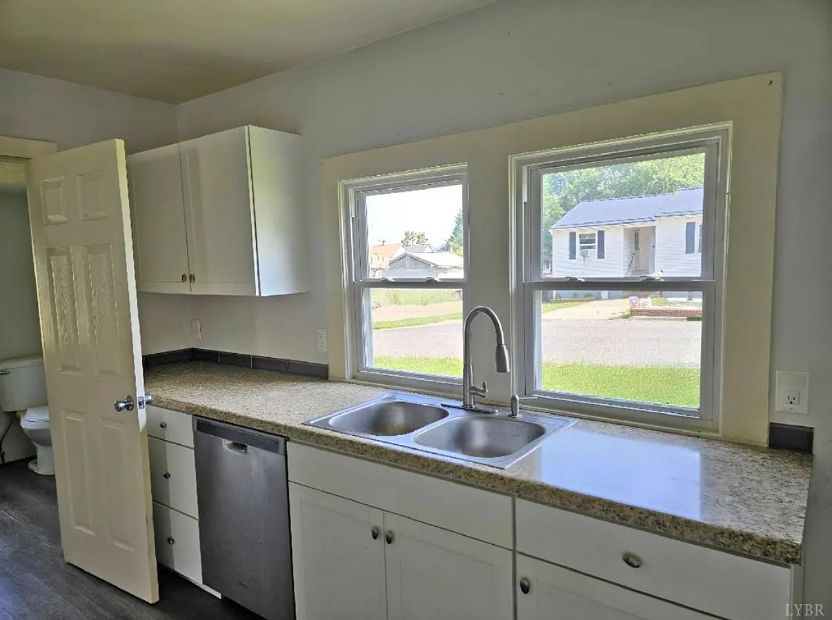2 bed, 1.5 bath, 816 sqft, $1,450 — Photo 4