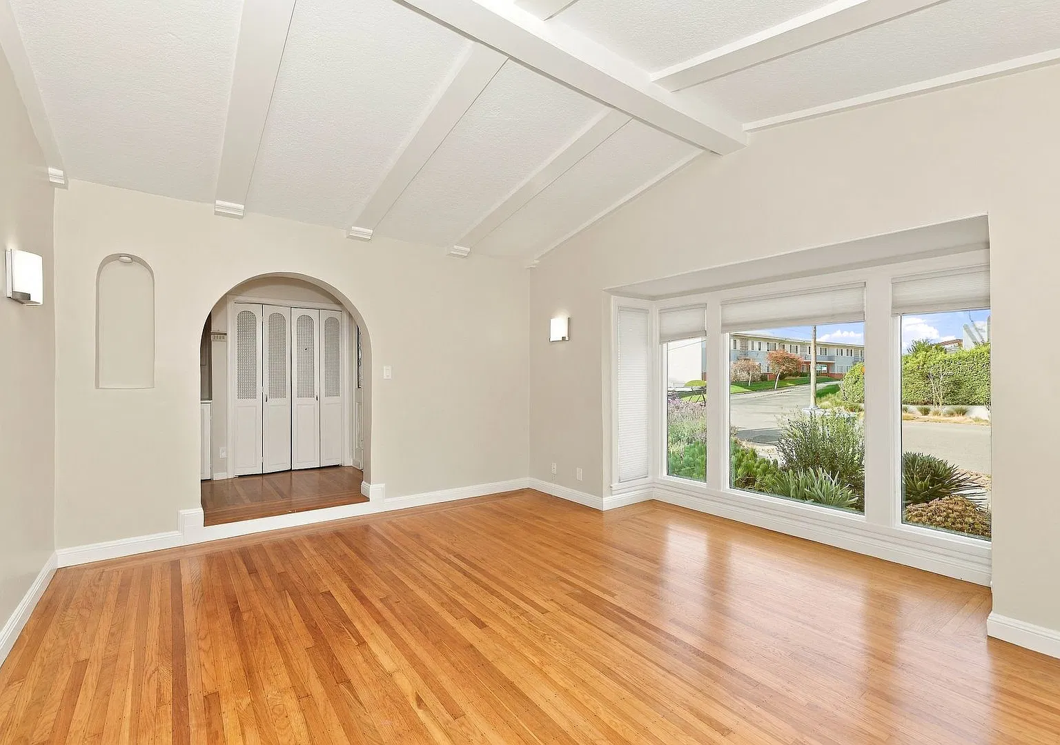 3 Bedroom Home Available In Richmond View! — Photo 3