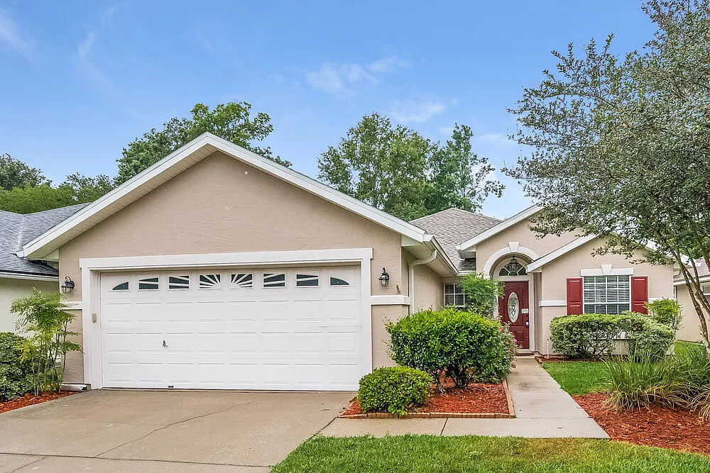 4 bed, 2.0 bath, 1641 sqft, $2,415 — Photo 1
