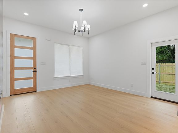 5th image of 4009 Spence St