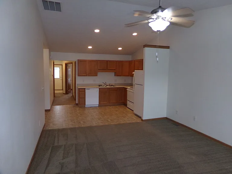 108 Brookside Dr — Photo 4