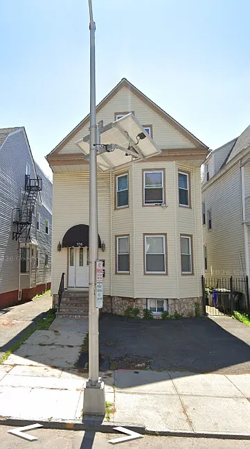 3 bed, 3049 sqft, $2,450 — Photo 1