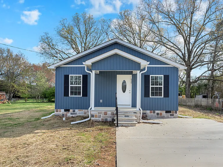 530 Noblitt Ln — Photo 2