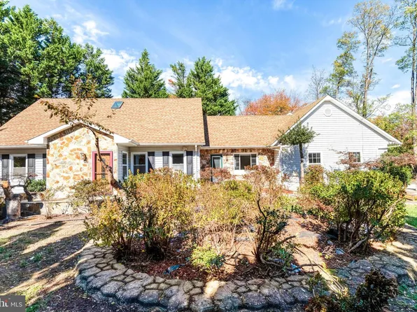 9720 Five Oaks Rd, Fairfax, VA 22031