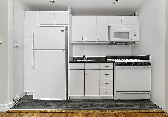 3rd image of 8724 115th St APT 5F