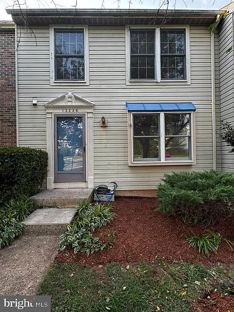3 bed, 3.5 bath, 1760 sqft, $3,200 — Photo 3