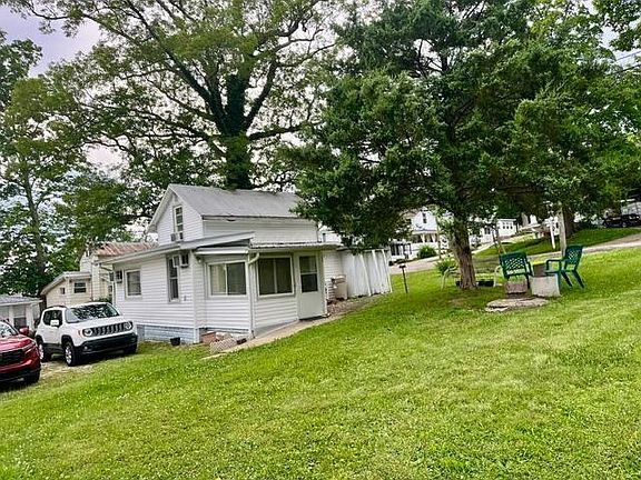 3rd image of 164 9th St