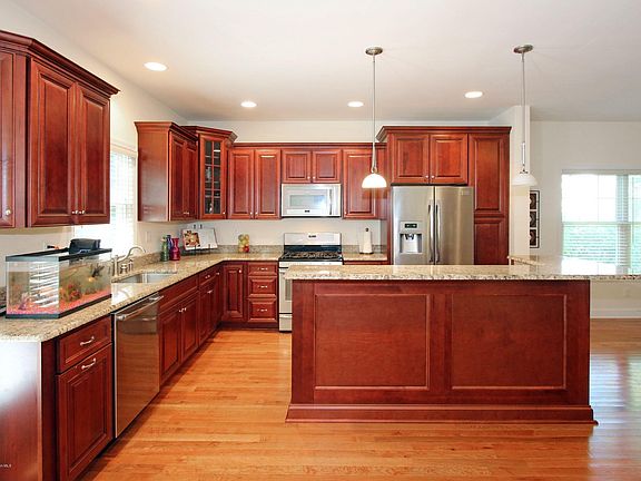 3rd image of 2 Lenwood Avenue