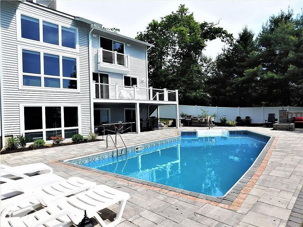 20 E Woody Hill Rd, Westerly, RI 02891 Zillow