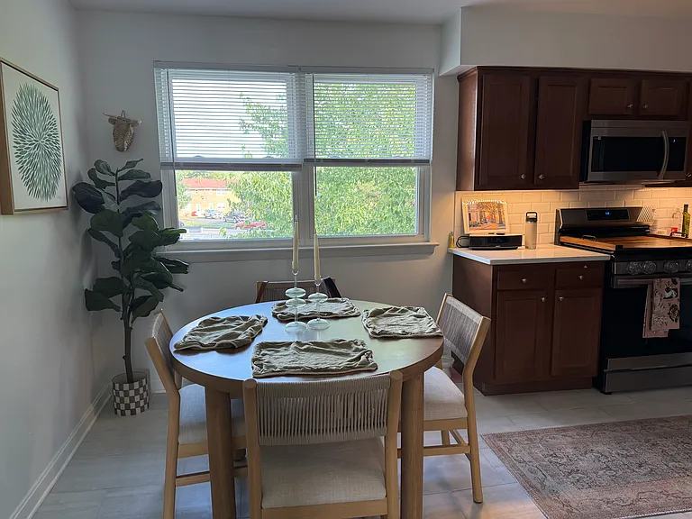 Eat-In Kitchen
