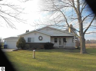 10115 N Leaton Rd, Clare, MI 48617