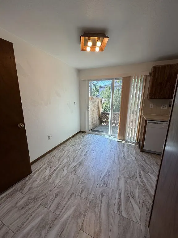 418 Mulberry Dr — Photo 3