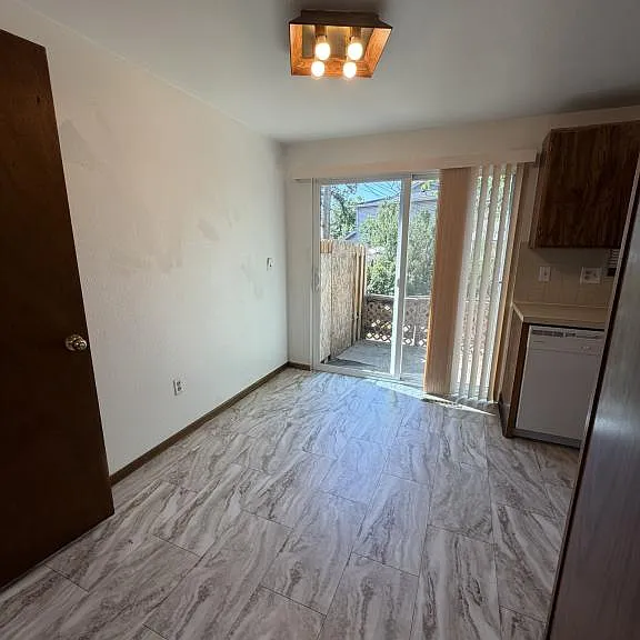 418 Mulberry Dr — Photo 3