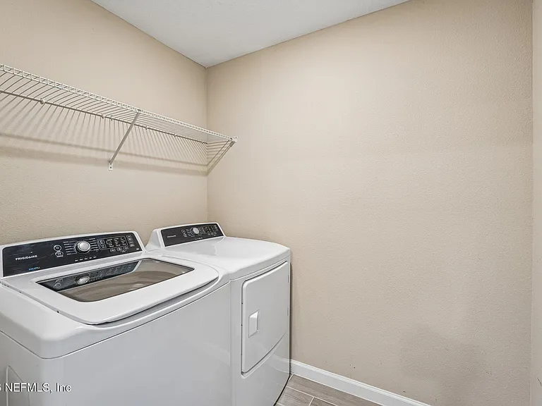 120 Appleton Ct — Photo 23