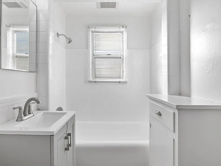 963 N Doheny Dr — Photo 23