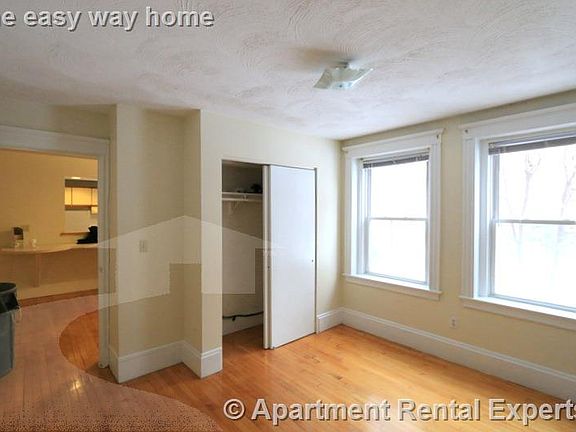5th image of 8 Craigie Cir APT 6