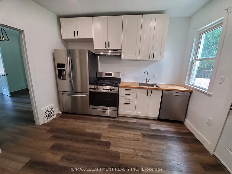 198 Sherman Ave N #1 — Photo 3